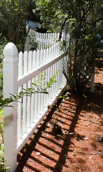 8 factors to consider before choosing a new garden fence